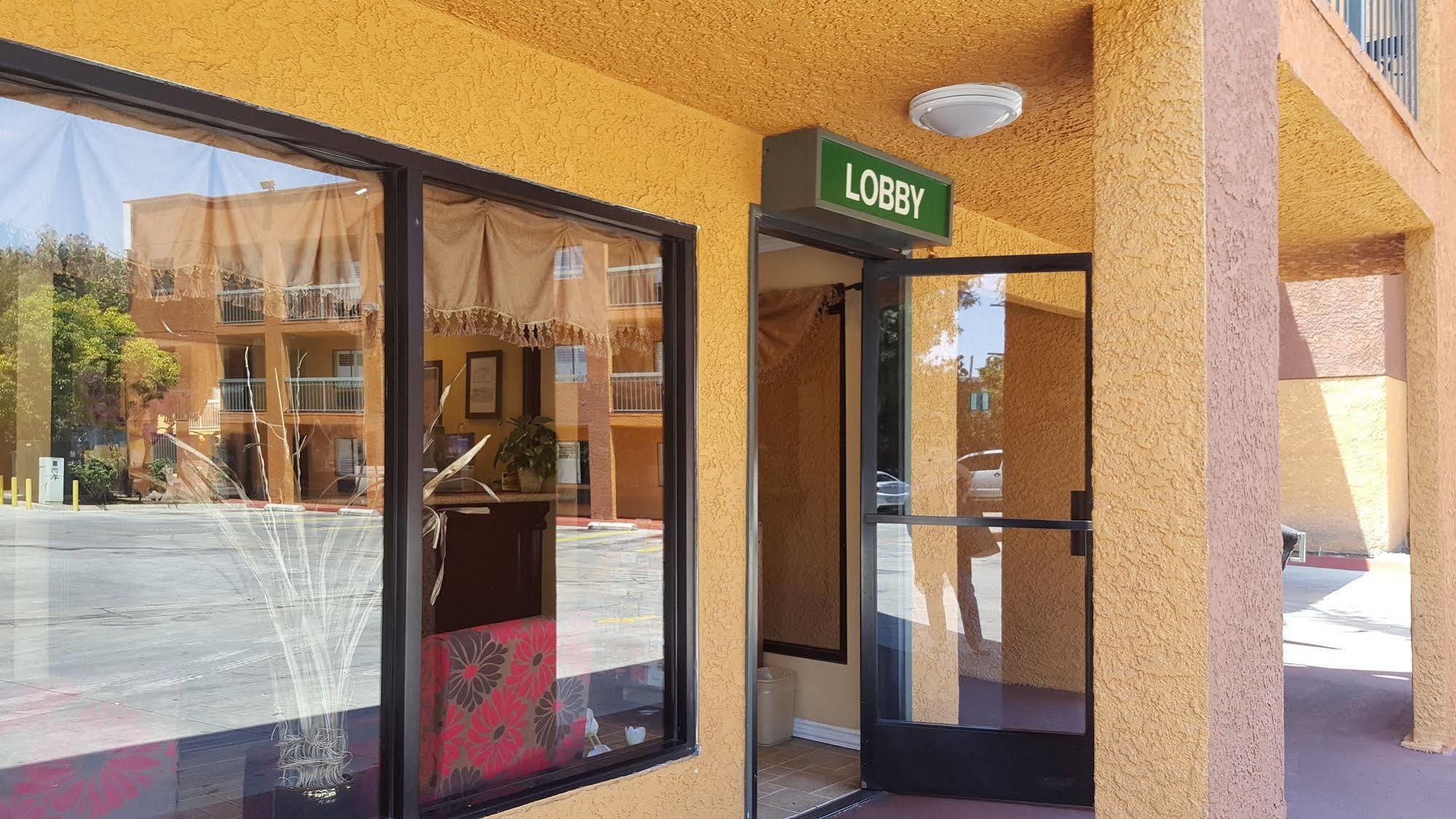 Travel Plaza Inn Compton Exterior foto