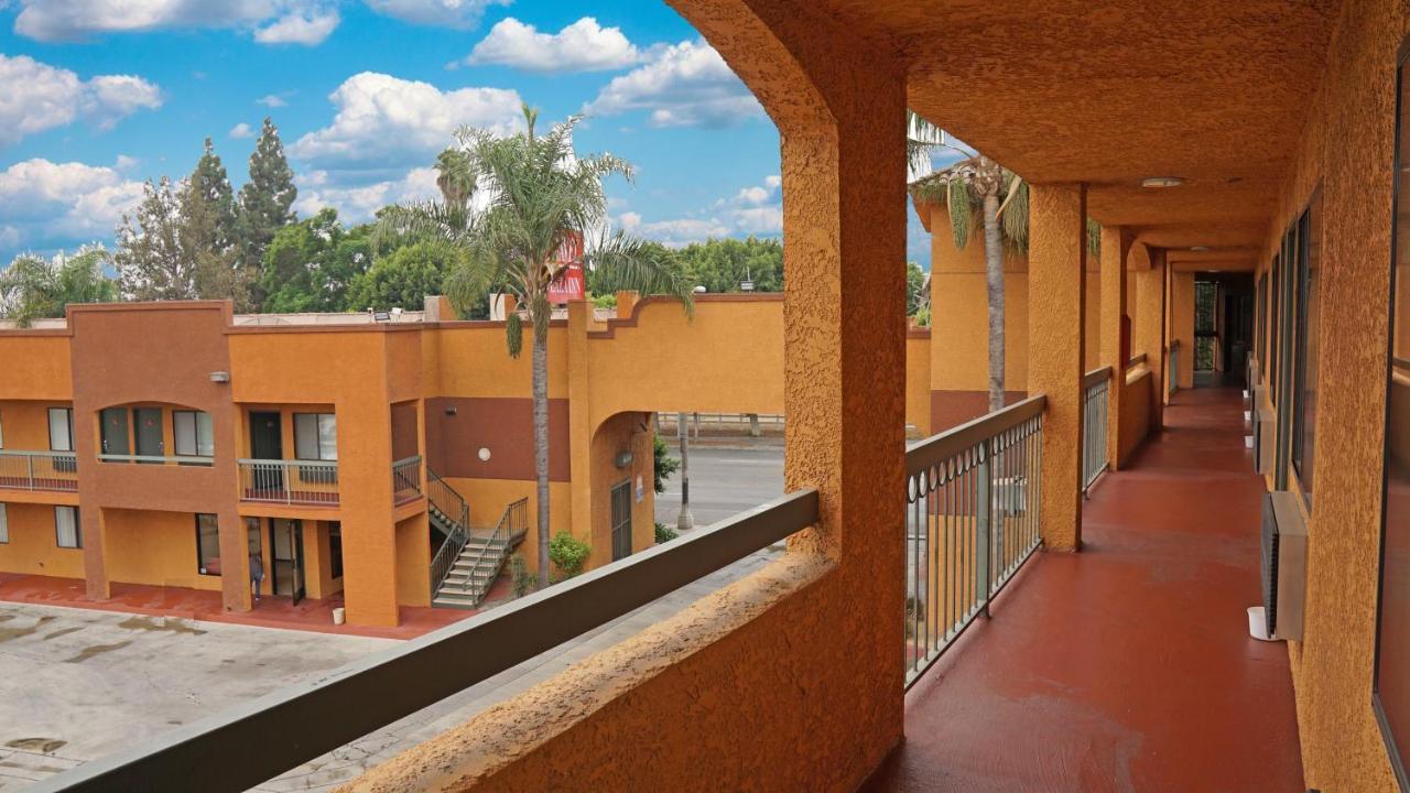 Travel Plaza Inn Compton Exterior foto